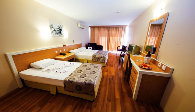 Tuntas Beach Hotel Altinkum