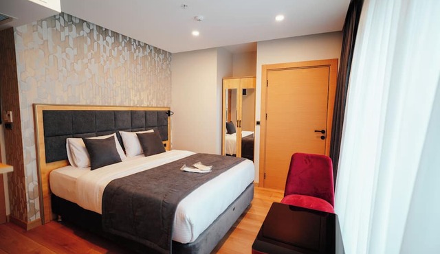 YAMANS PARK HOTEL
