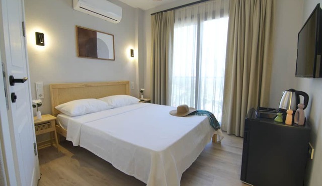 Loris Rooms