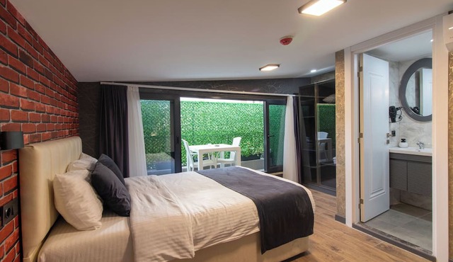 Nomad Hub Istanbul Suit
