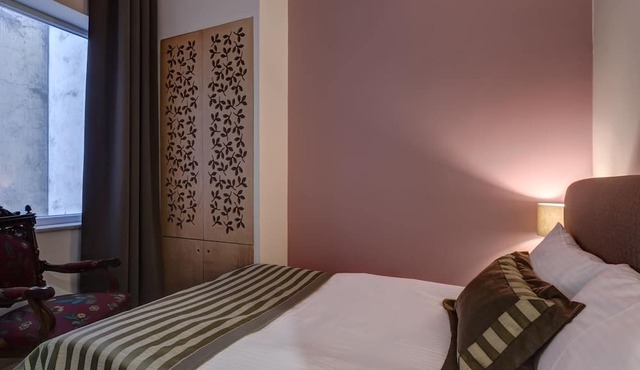 No11 Hotel & Apartments