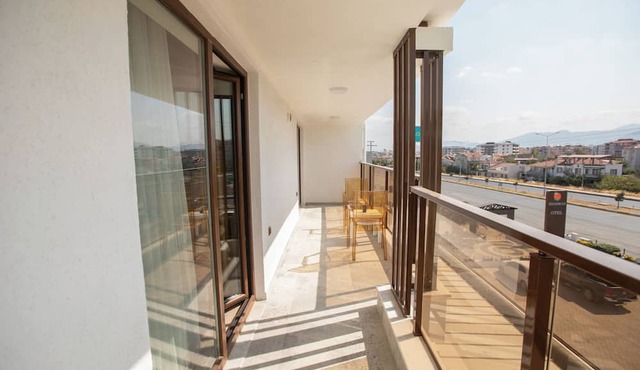 E87 Highway Otel