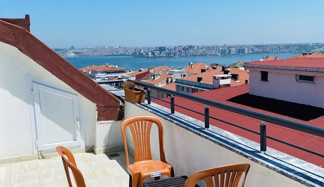 lake & sea view apartment in Istanbul