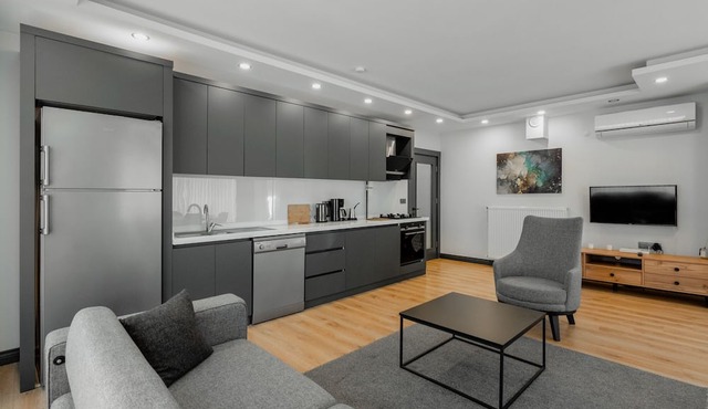 Modern Flat w Patio and Garden 5 min to Lara Beach in Antalya