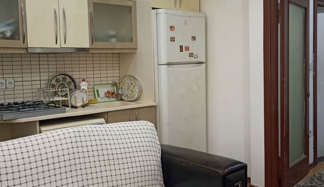 Şirinevler merkezinde full eşyalı 1+1 müstakil giriş daire