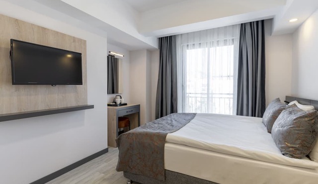 IRENIC HOTEL