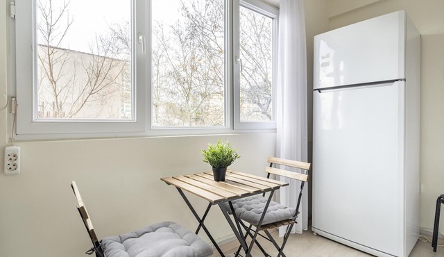 Missafir Modern Flat with Balcony on Bagdat Street in Istanbul