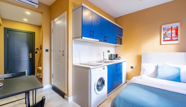 Central, Furnished Studio 5 min to Coast in Fatih in Istanbul