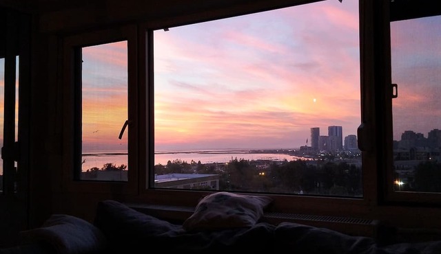Sea and sunset view, close to public transportation, 1+1 within the safe site in Izmir