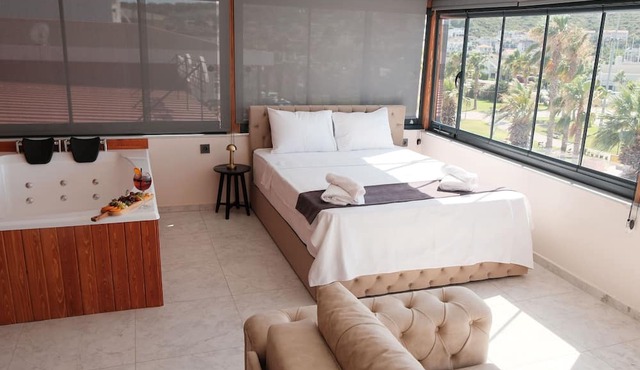 Marina Lora Butik Otel Sığacık