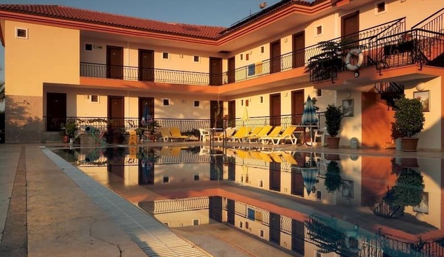 Moms Hotel
