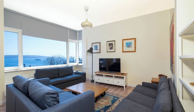 Cozy Waterfront Apt. with a Stunning View
