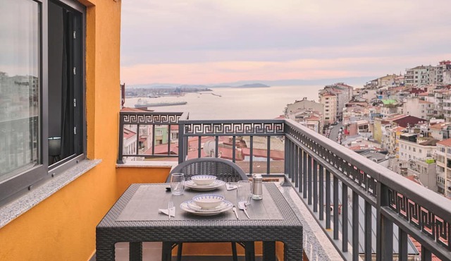 ÜLKER APARTMENTS in Beyoğlu