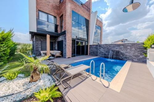 Luxury villa with waterfall pool and garden For 9 people