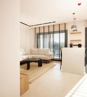 Suite apartments with pool, 300 m to the BEACH in the center of Ilica