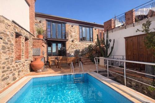 Aura House with private pool and sauna with stunning terrace views in Selçuk
