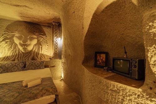 Tyana Cave House