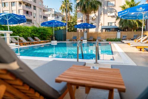 La Brisa Hotel