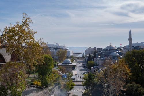 Spacious 1 Bedroom Bospohurs View Apartment with 2 Beds in Istanbul