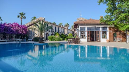 Aydos Hotels & Breeze Restaurant