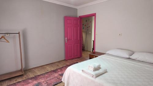 Maşukiye pink house bungalow in Kartepe