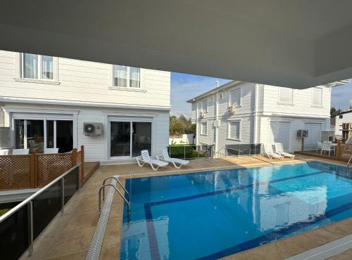 Sakin bir muhit, merkeze yakın tatil köyü, VİLLA