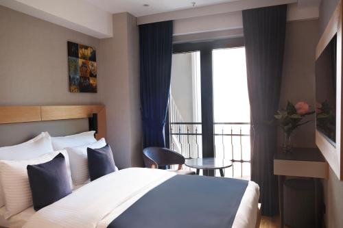 Istanbul Taksim Pera Star Hotel - Istiklal Street